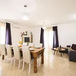 بيت للعطل Maja *